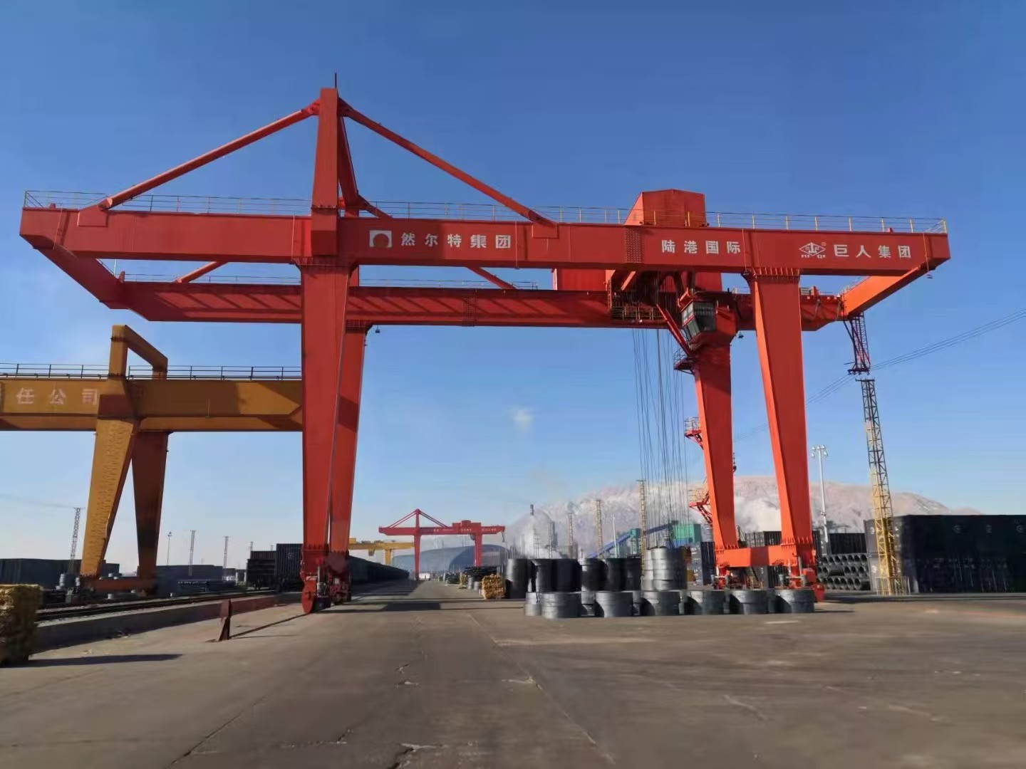 轨道式集装箱门式起重机