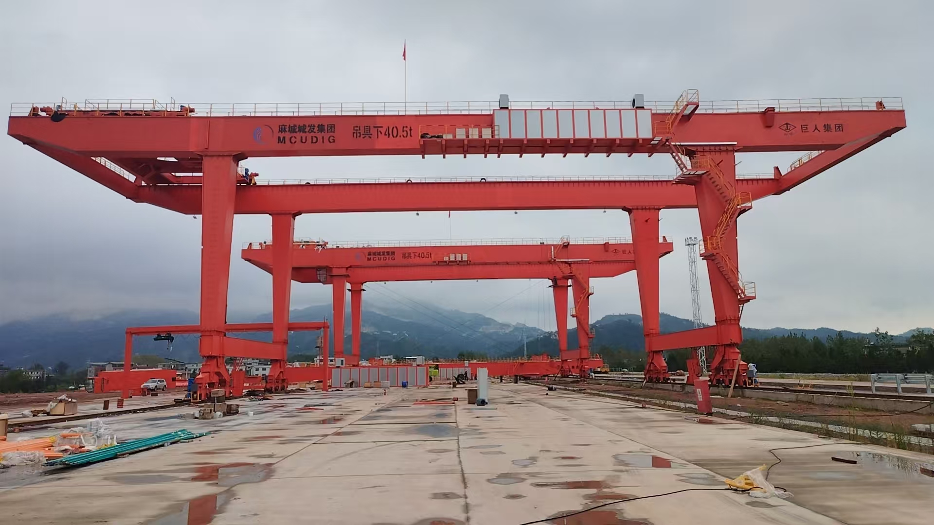 轨道式集装箱门式起重机