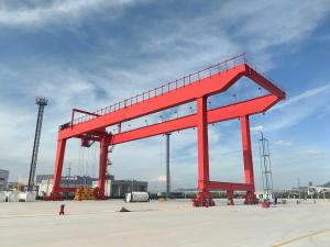 轨道式集装箱门式起重机