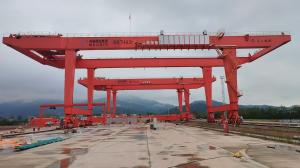 轨道式集装箱门式起重机