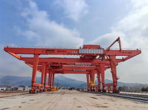 轨道式集装箱门式起重机